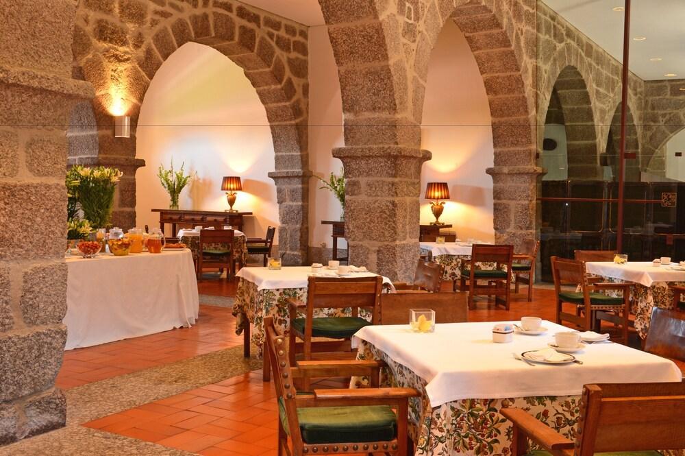 Pousada Mosteiro De Guimarães Kültér fotó Restaurant in Galicia, Spain
