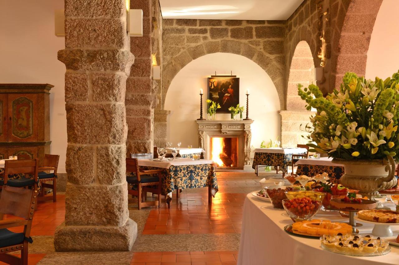 Pousada Mosteiro De Guimarães Kültér fotó Restaurant in the hotel