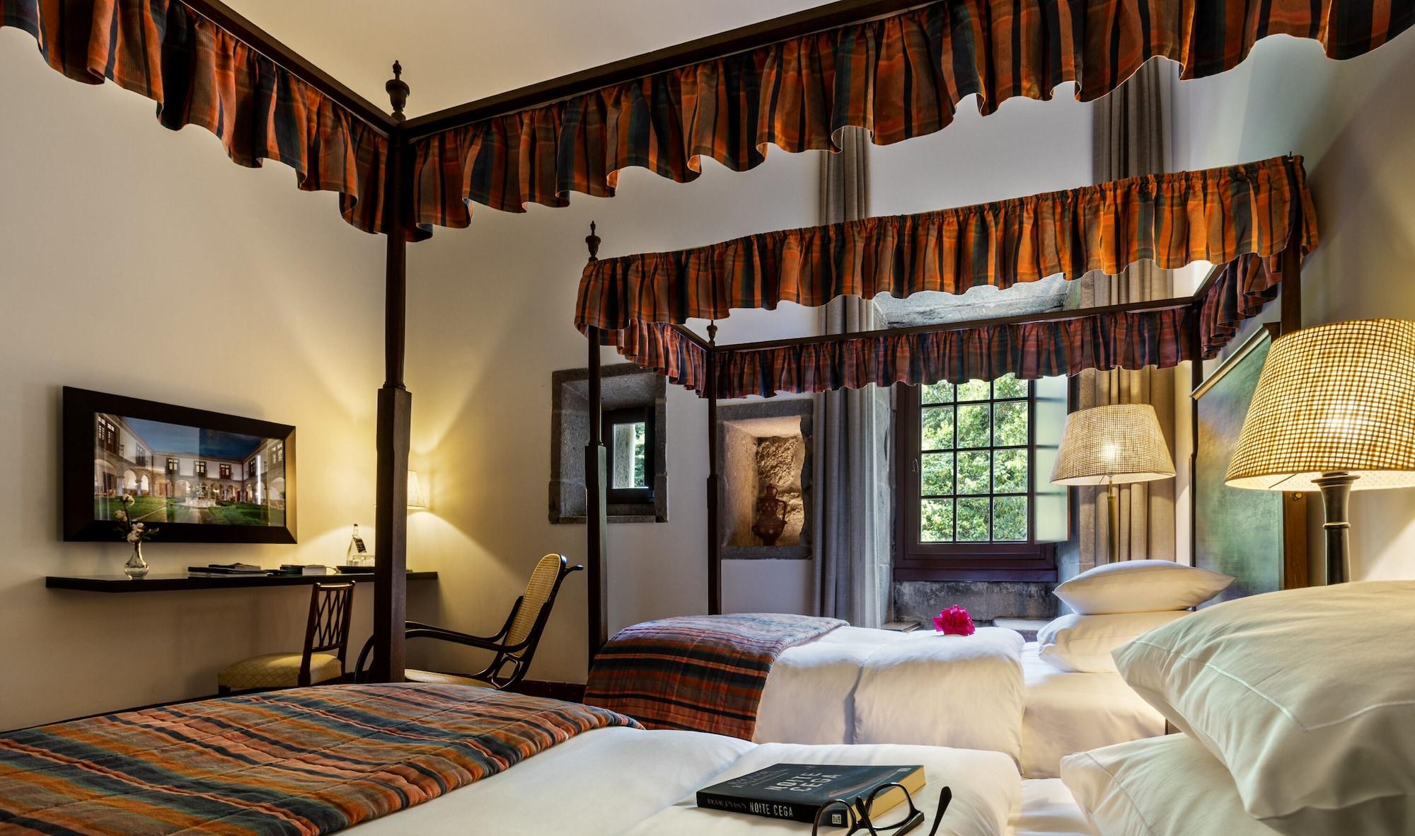 Pousada Mosteiro De Guimarães Kültér fotó A room at the hotel