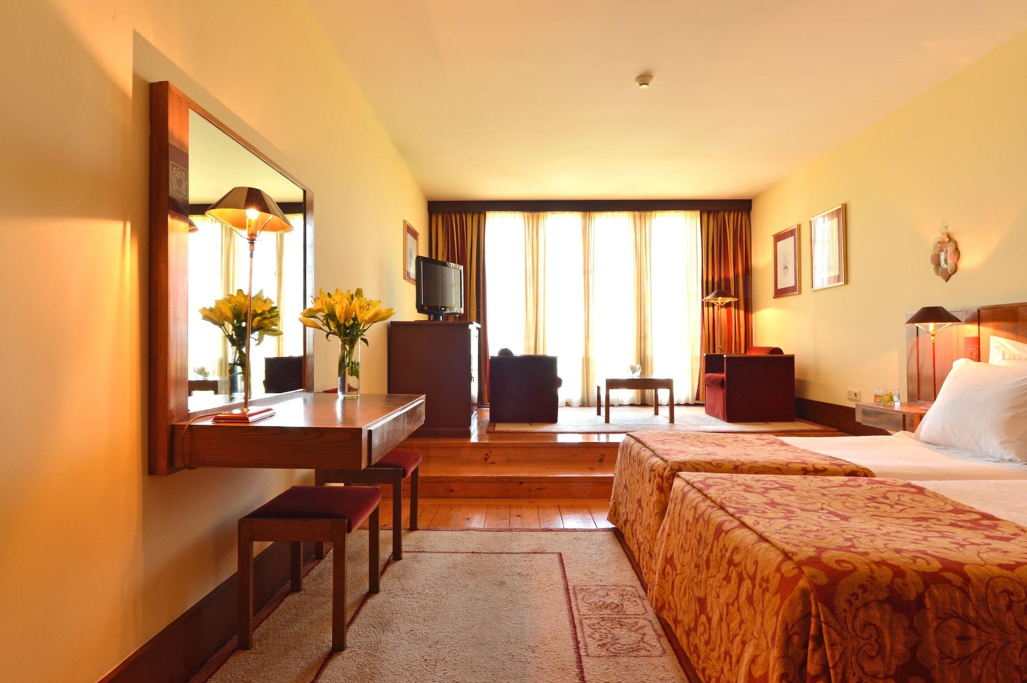 Pousada Mosteiro De Guimarães Kültér fotó A room at the hotel