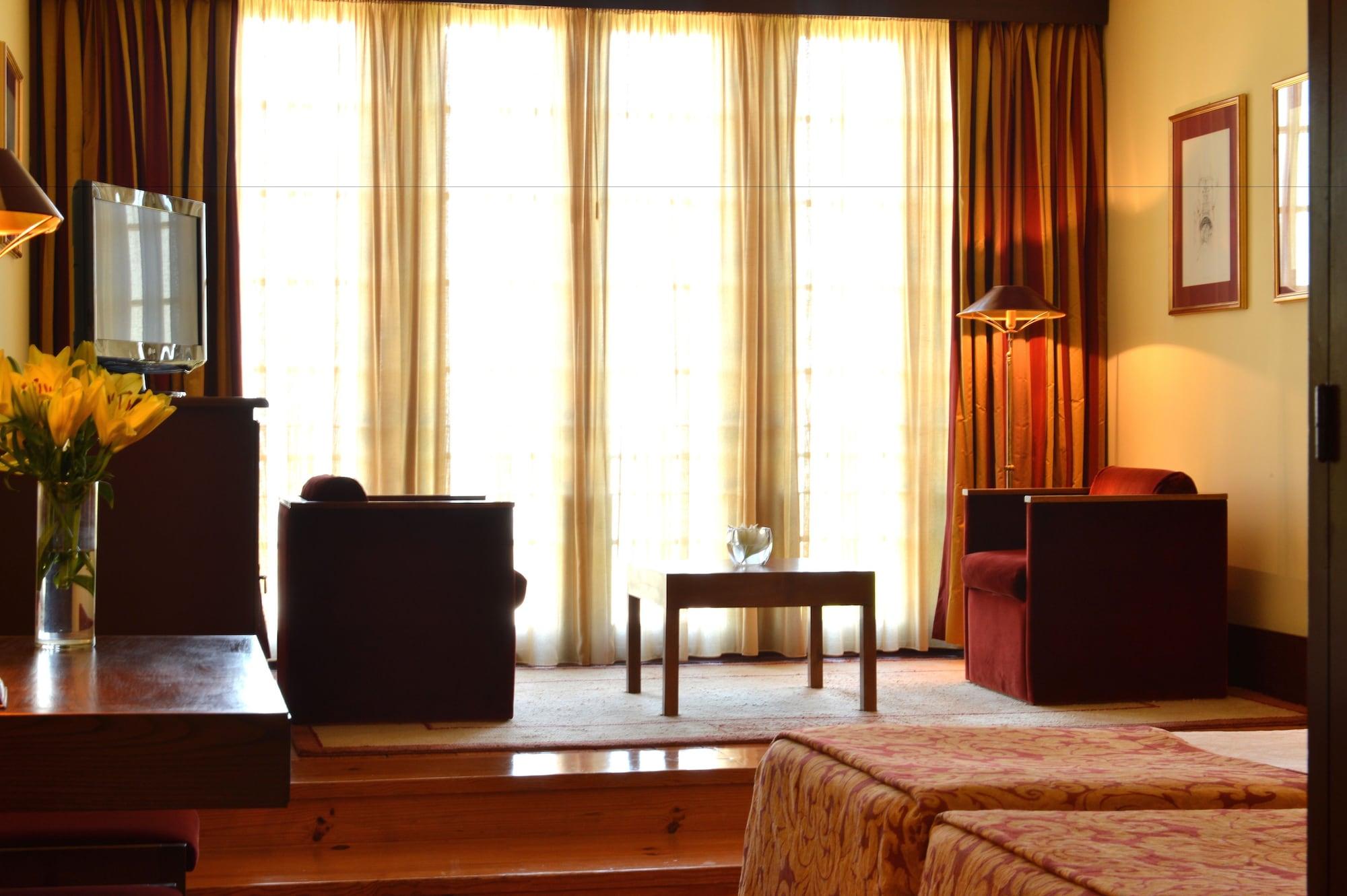 Pousada Mosteiro De Guimarães Kültér fotó A room at the hotel