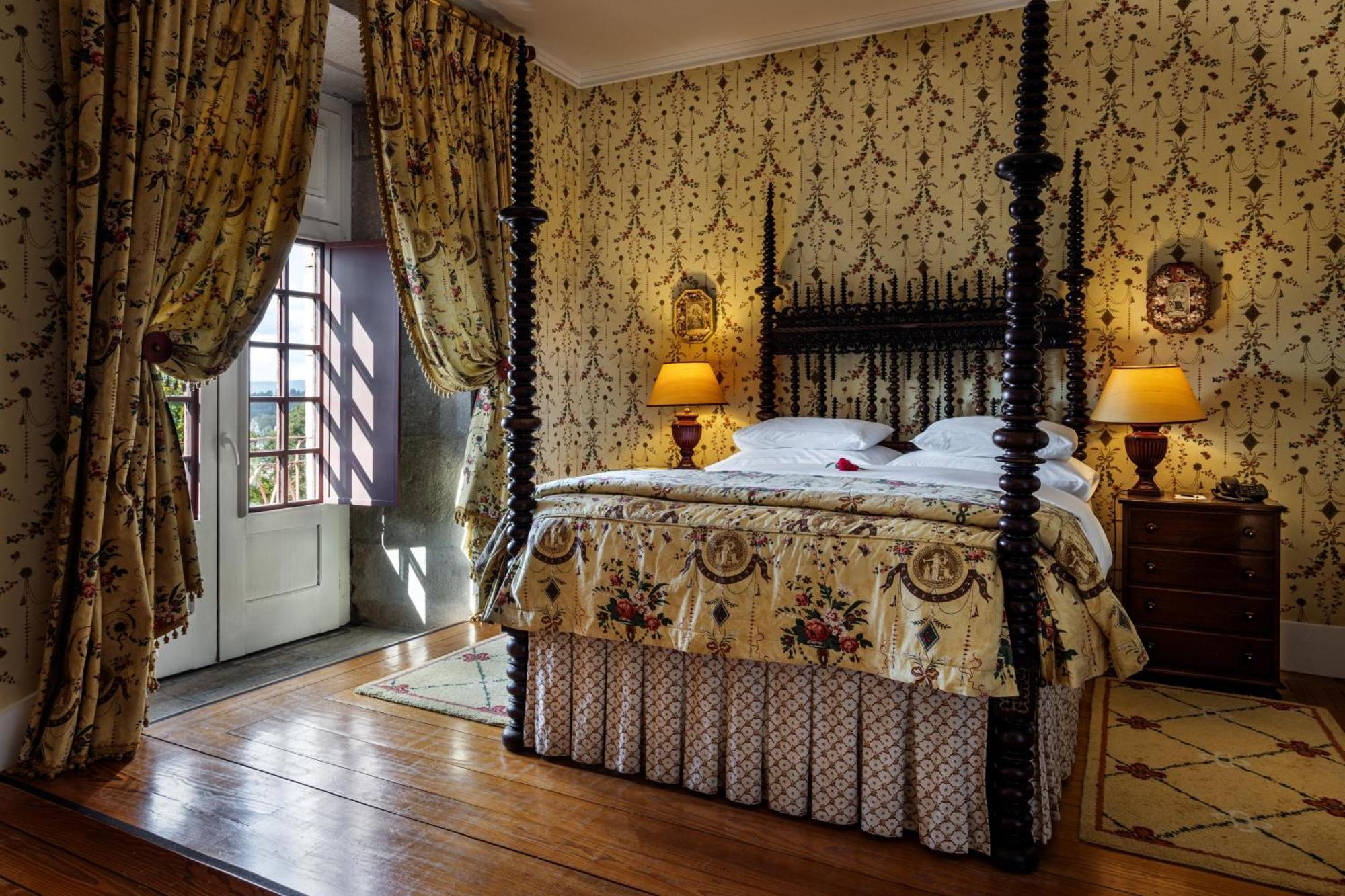 Pousada Mosteiro De Guimarães Kültér fotó The bedroom of the hotel