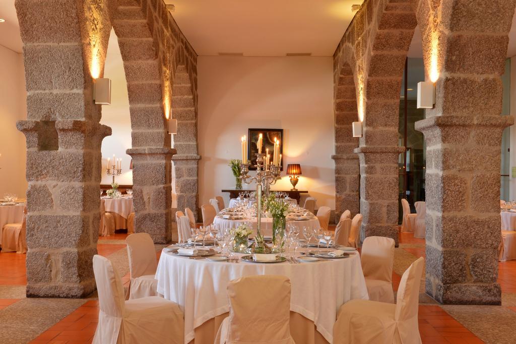 Pousada Mosteiro De Guimarães Kültér fotó The interior of the restaurant