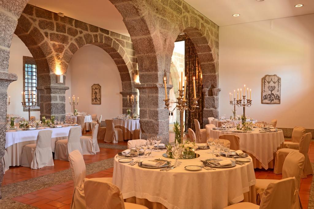 Pousada Mosteiro De Guimarães Kültér fotó The interior of the church, converted into a restaurant