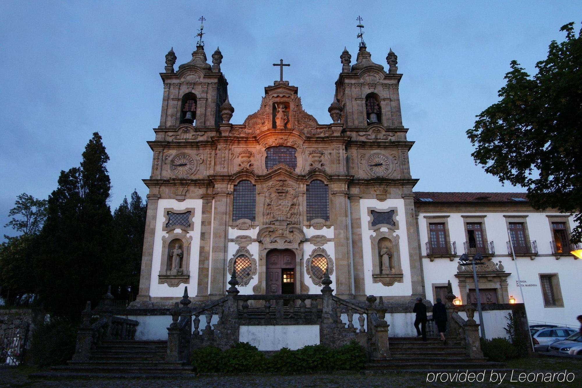 Pousada Mosteiro De Guimarães Kültér fotó The front facade of the church of the Pousada de Lindoso