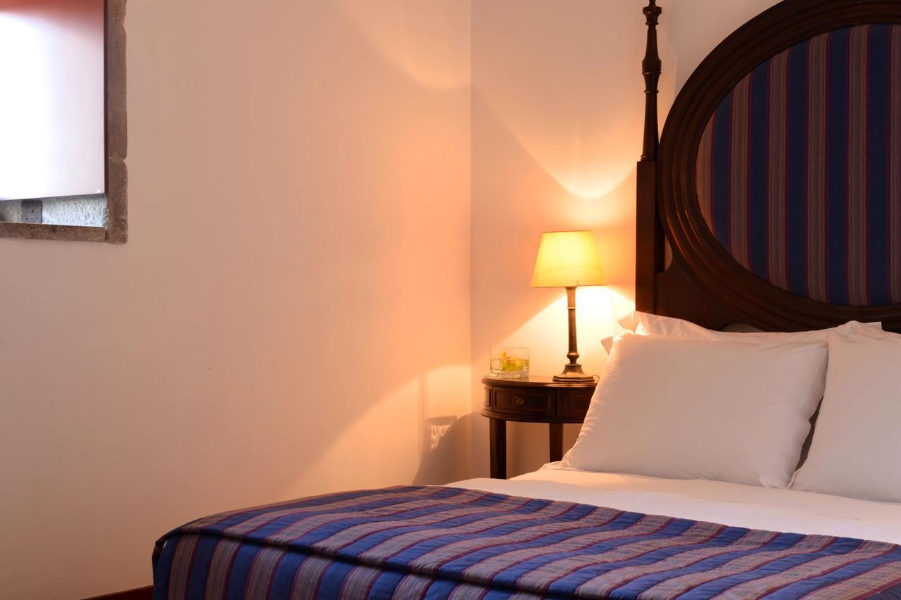 Pousada Mosteiro De Guimarães Kültér fotó A bedroom at the hotel