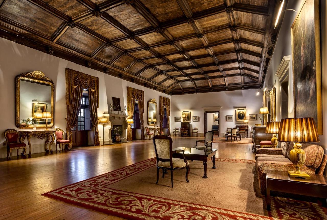 Pousada Mosteiro De Guimarães Kültér fotó The lobby of the hotel