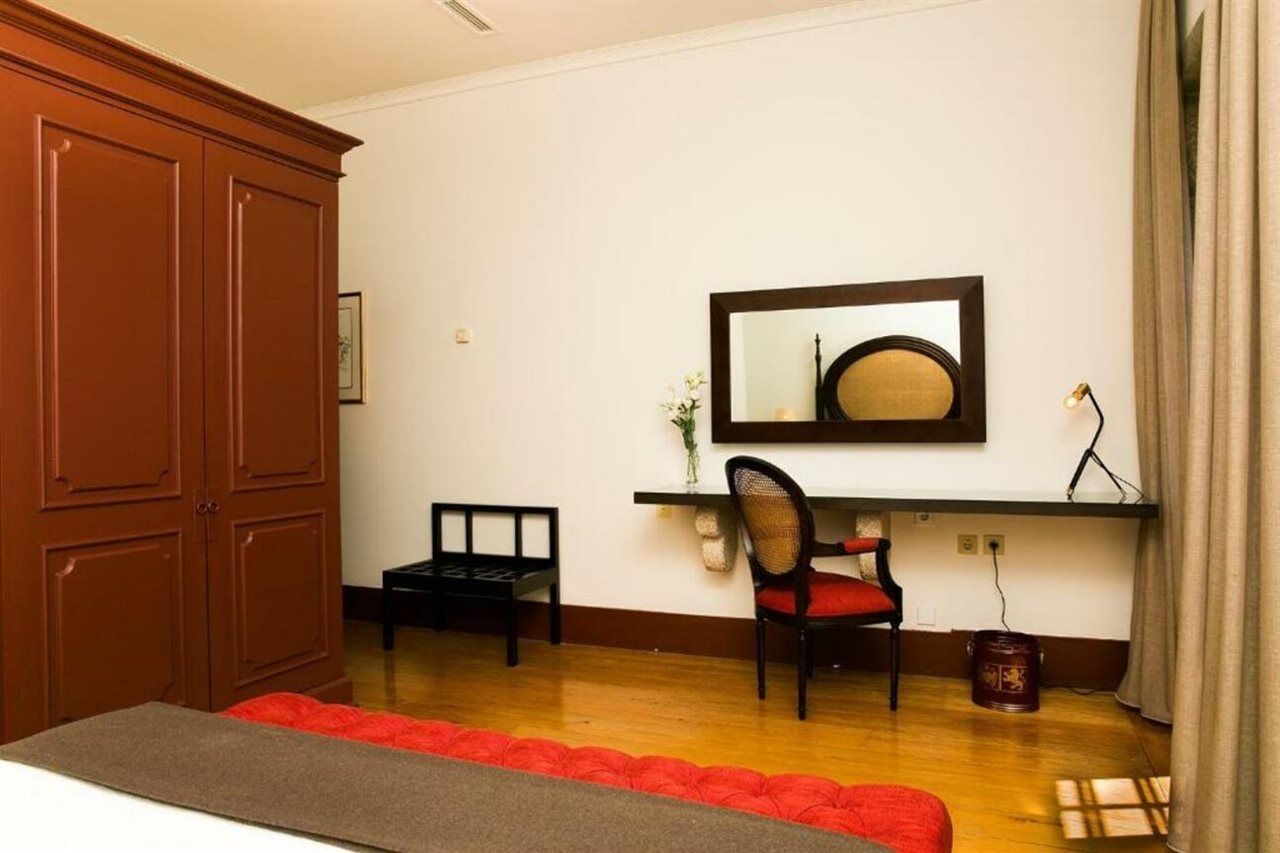 Pousada Mosteiro De Guimarães Kültér fotó A room at the hotel