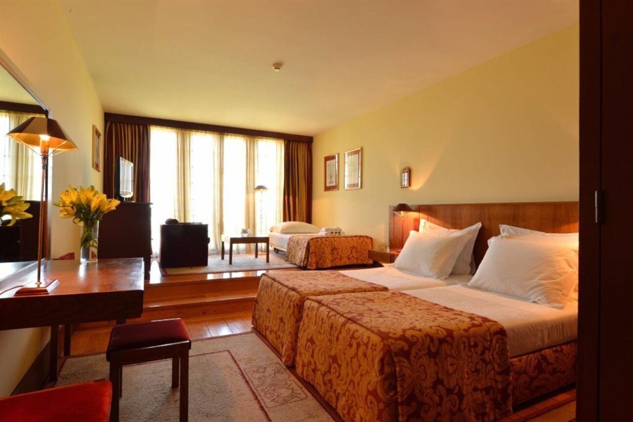 Pousada Mosteiro De Guimarães Kültér fotó A room at the hotel